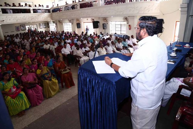 എറണാകുളം, ആലപ്പുഴ ജില്ലകളിലെ സഹകരണ സംഘങ്ങള്‍ക്കുള്ള നിക്ഷേപ ഗ്യാരന്റി പത്ര വിതരണോദ്ഘാടനം ഉദ്ഘാടനം 20.05.2019 ന് എറണാകുളം ജില്ലാ സഹകരണ ബാങ്ക് ആഡിറ്റോറിയത്തില്‍ വച്ച് ബഹു. സഹകരണ വകുപ്പ് മന്ത്രി ശ്രീ.കടകംപള്ളി സുരേന്ദ്രന്‍ നിര്‍വഹിച്ചു.